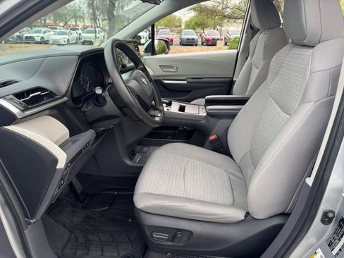 Certified 2023 Toyota Sienna LE FWD image 14