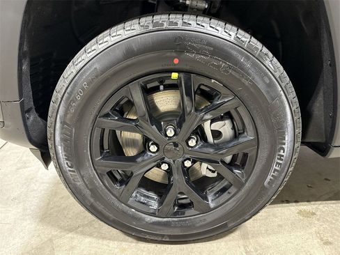 New 2025 Jeep Grand Cherokee L Laredo image 23