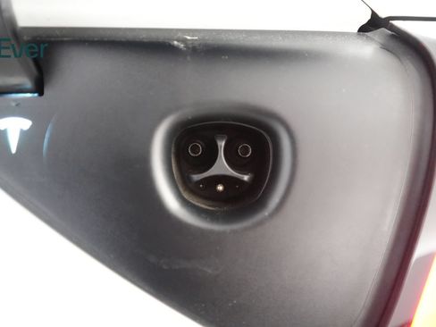 Used 2023 Tesla Model Y Long Range AWD/4WD image 10