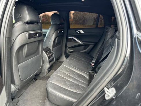 Used 2024 BMW X6 xDrive40i w/ Premium Package image 17