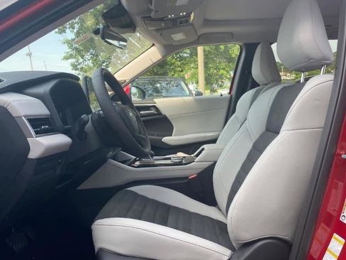 New 2025 Mitsubishi Outlander SE image 7
