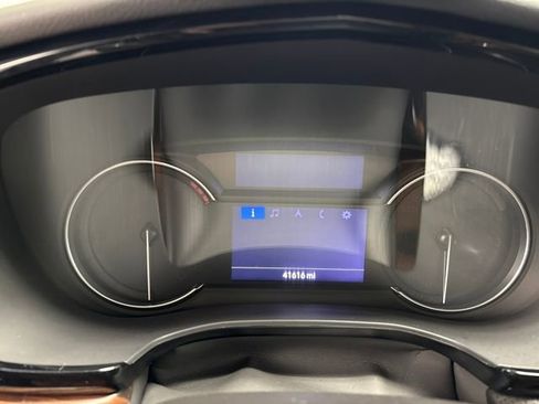 Used 2022 Cadillac XT5 Premium Luxury image 33