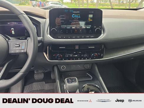 Used 2023 Nissan Rogue Platinum w/ Platinum Premium Package FWD image 18