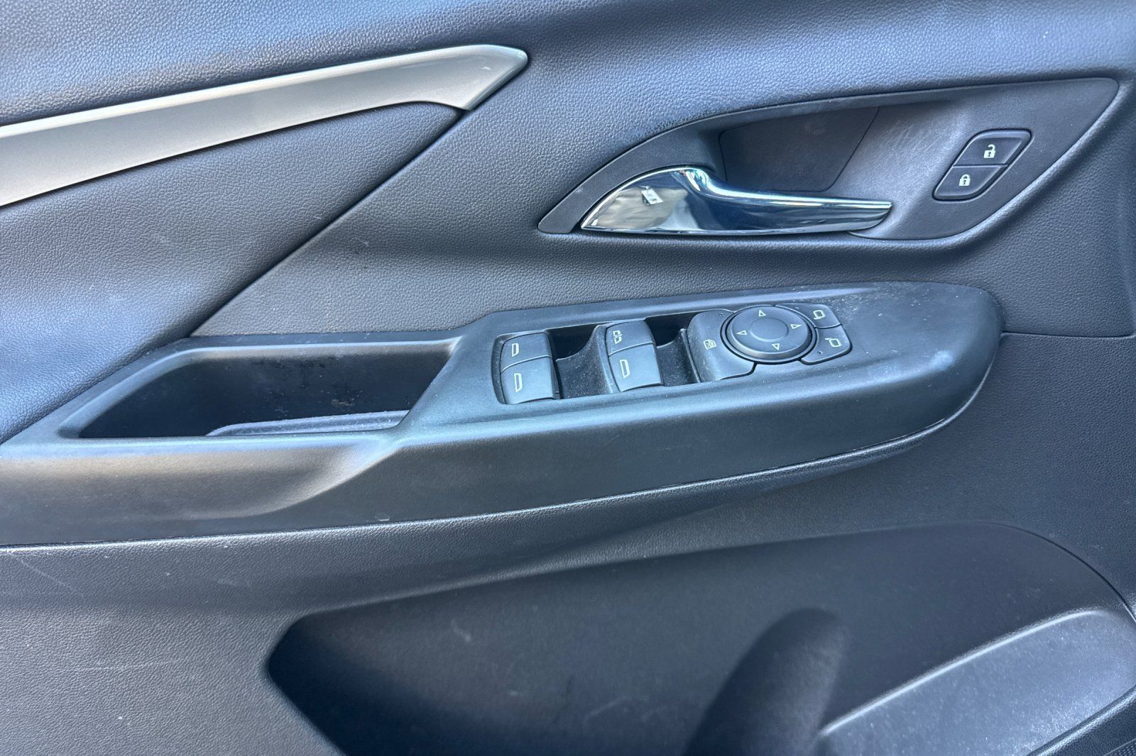Used 2023 Chevrolet Bolt LT w/ Infotainment Package FWD image 12