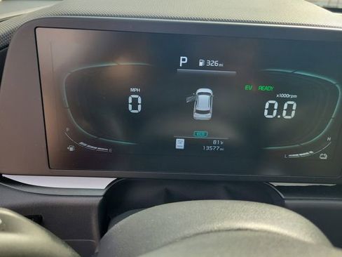 Used 2023 Kia Niro LX image 19