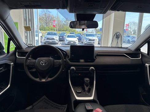 Used 2025 Toyota RAV4 XLE image 13