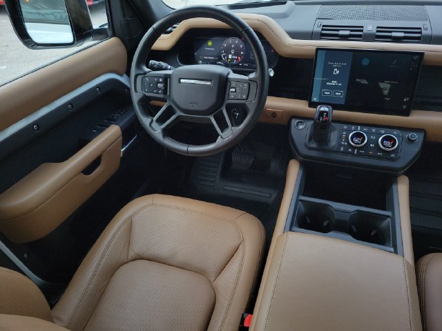 Used 2025 Land Rover Defender 110 X-Dynamic SE AWD/4WD image 17