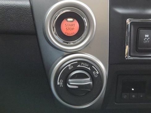 Used 2018 Nissan Titan PRO-4X w/ Pro-4x Convenience Package image 16