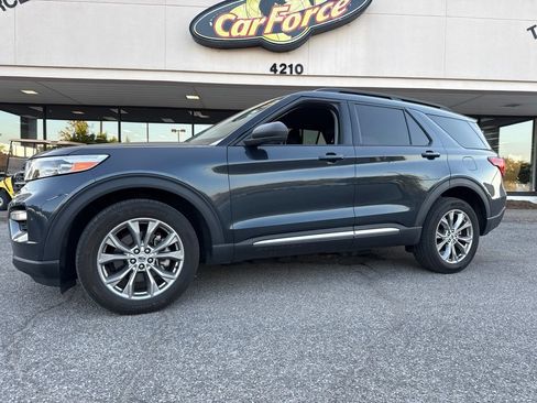 Used 2024 Ford Explorer XLT w/ Equipment Group 202A AWD/4WD image 21