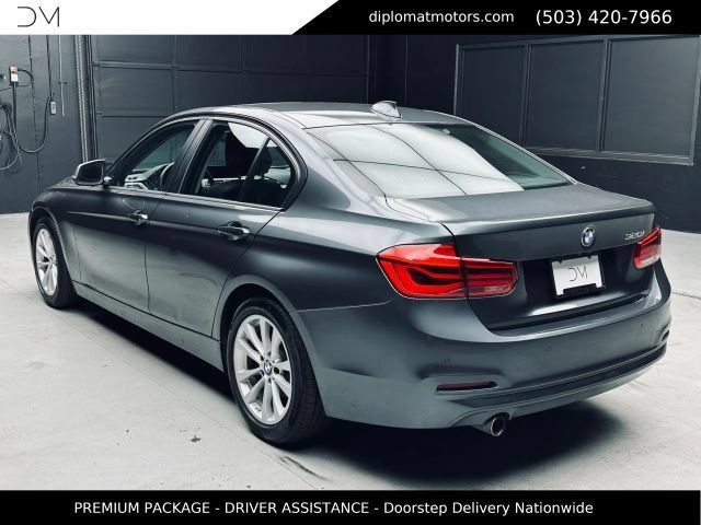 Used 2017 BMW 320i Sedan RWD image 5