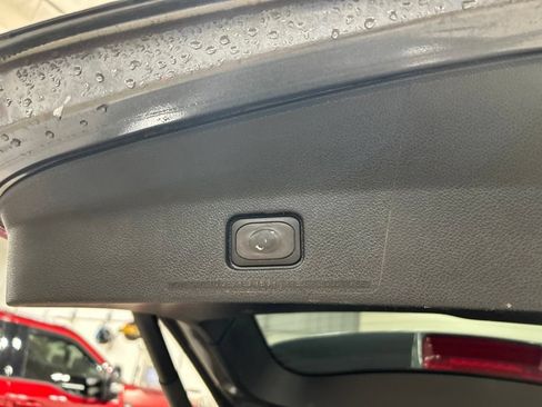 Used 2018 Ford Explorer XLT w/ Equipment Group 202A AWD/4WD image 28