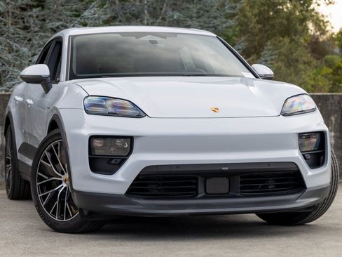 New 2025 Porsche Macan Electric RWD image 6