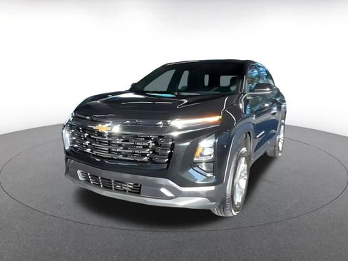 Used 2025 Chevrolet Equinox LT image 4