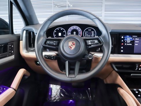 Certified 2025 Porsche Cayenne image 12
