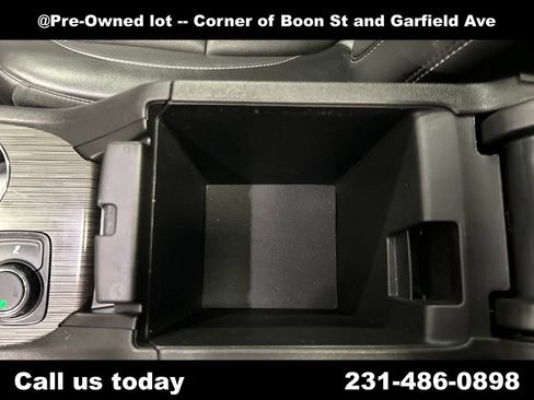 Used 2019 GMC Acadia SLT w/ Black Edition AWD/4WD image 28