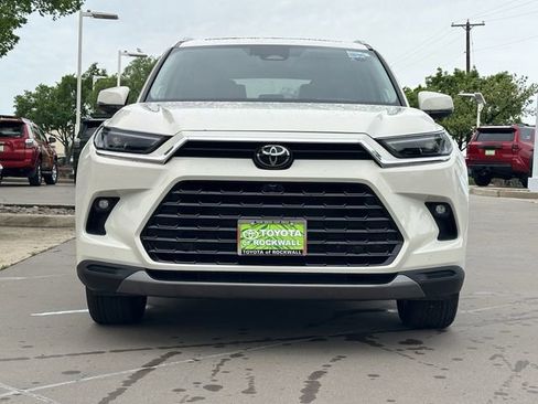 Used 2024 Toyota Grand Highlander AWD image 7