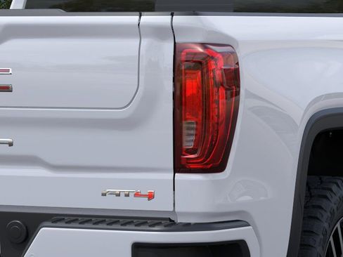 Used 2024 GMC Sierra 1500 AT4 w/ Technology Package AWD/4WD image 11