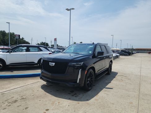 Used 2023 Cadillac Escalade Sport w/ LPO, ONYX Package AWD/4WD image 3