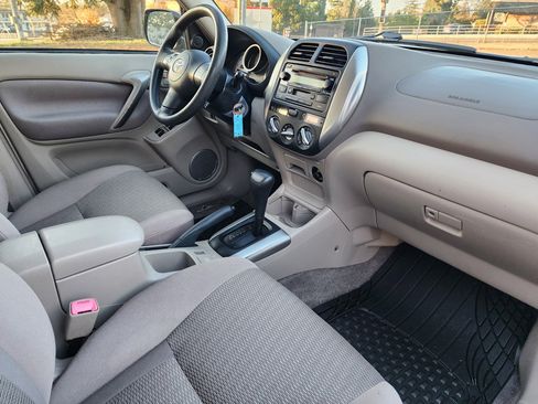 Used 2005 Toyota RAV4 2WD image 22