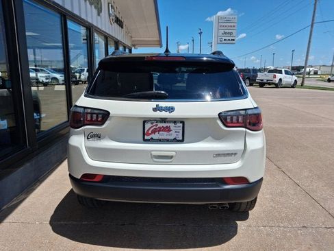 Used 2018 Jeep Compass Limited AWD/4WD image 3