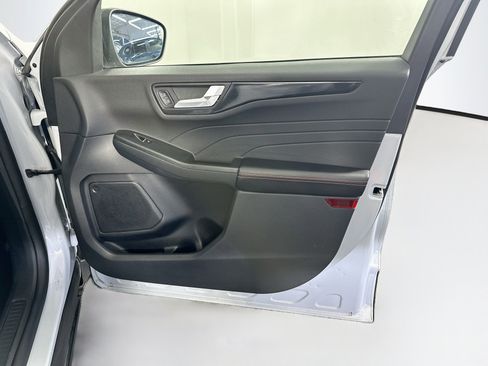 Used 2025 Ford Escape ST-Line FWD image 30