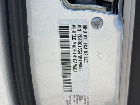 Used 2024 Chrysler Pacifica Touring-L FWD image 26