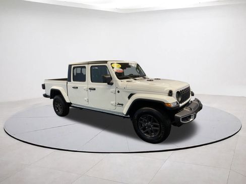 Certified 2024 Jeep Gladiator Sport image 7