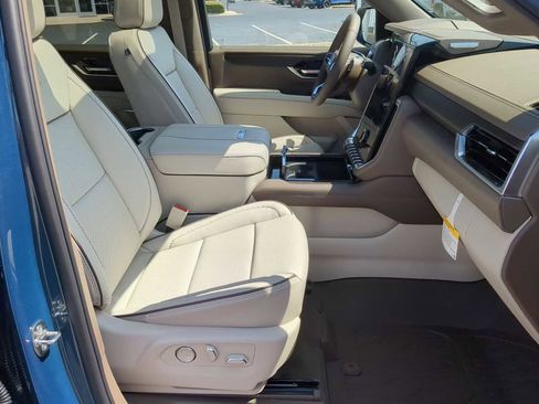 New 2026 GMC Yukon Denali w/ Sun & Power Step Package AWD/4WD image 30