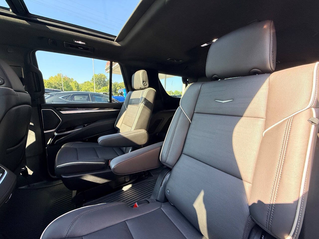 Used 2025 Cadillac Escalade Sport w/ Touring Package AWD/4WD image 37