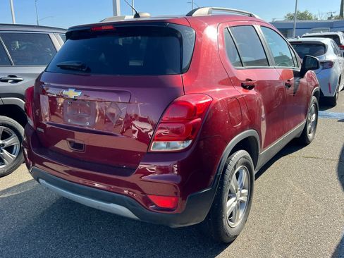Used 2022 Chevrolet Trax LT w/ LT Convenience Package FWD image 4