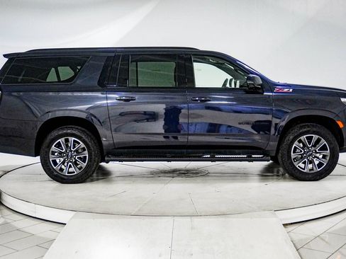 Used 2024 Chevrolet Suburban Z71 w/ Luxury Package AWD/4WD image 12