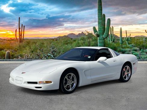Used 2004 Chevrolet Corvette Coupe w/ Roof Package RWD image 7