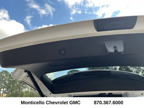 Used 2023 Chevrolet Traverse LT FWD image 28