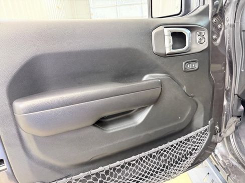 Used 2021 Jeep Gladiator Sport AWD/4WD image 9