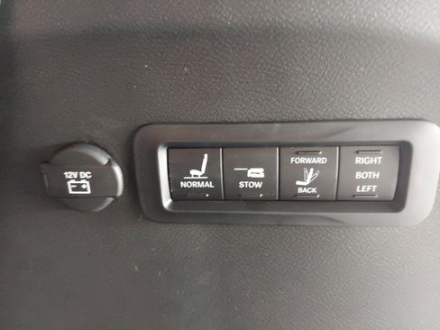 New 2026 Chrysler Pacifica Pinnacle image 35