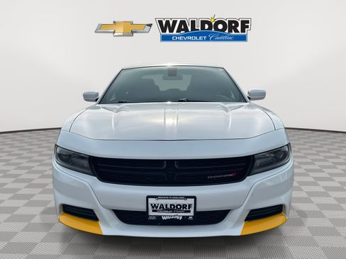 Used 2019 Dodge Charger SXT image 2