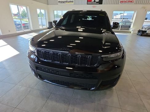 Used 2024 Jeep Grand Cherokee L Laredo AWD/4WD image 2