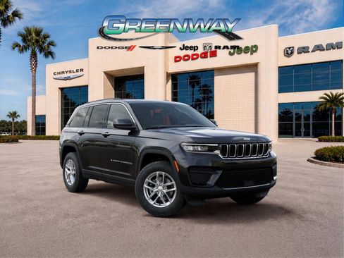 New 2025 Jeep Grand Cherokee Laredo RWD image 5