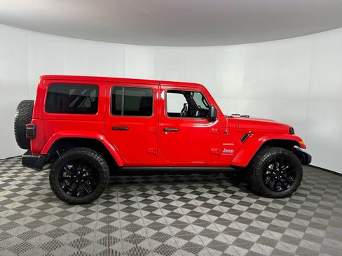 Used 2023 Jeep Wrangler Unlimited Sahara w/ Cold Weather Group image 8