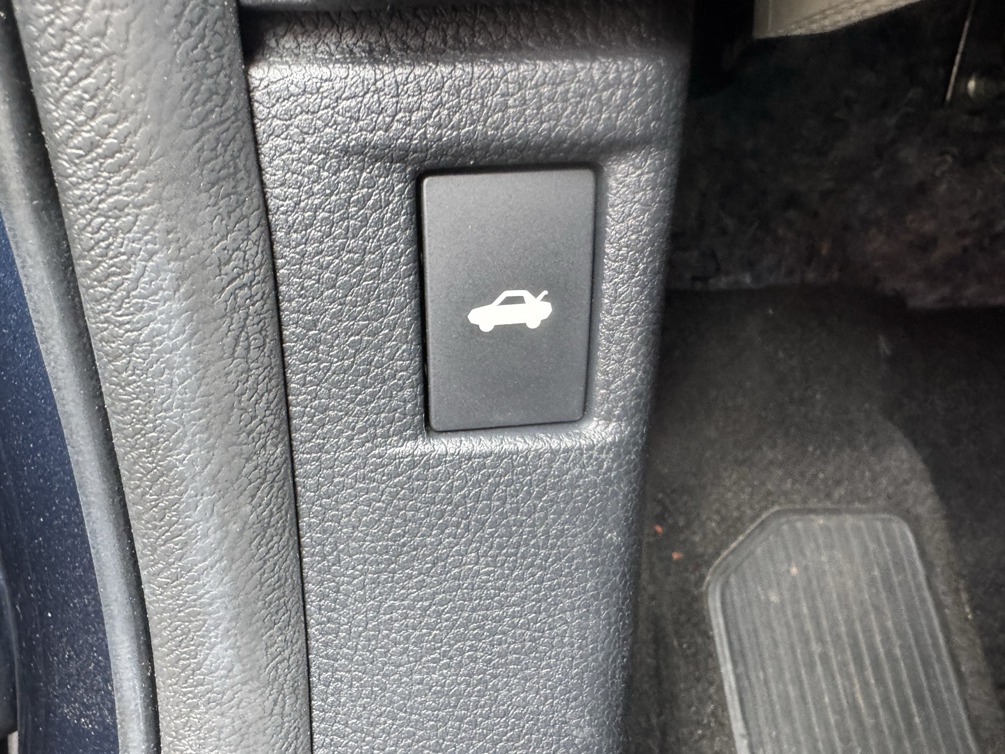 Certified 2023 Honda Accord EX image 10