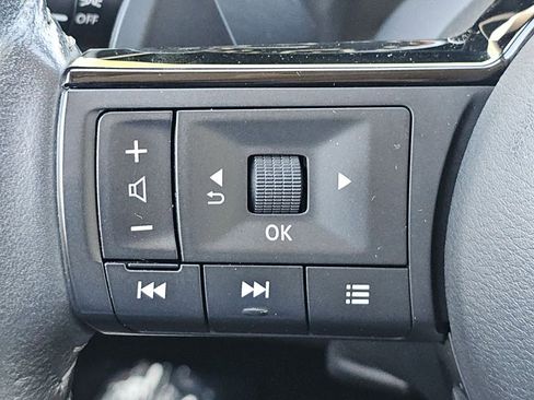 Used 2021 Nissan Rogue SL AWD/4WD image 16