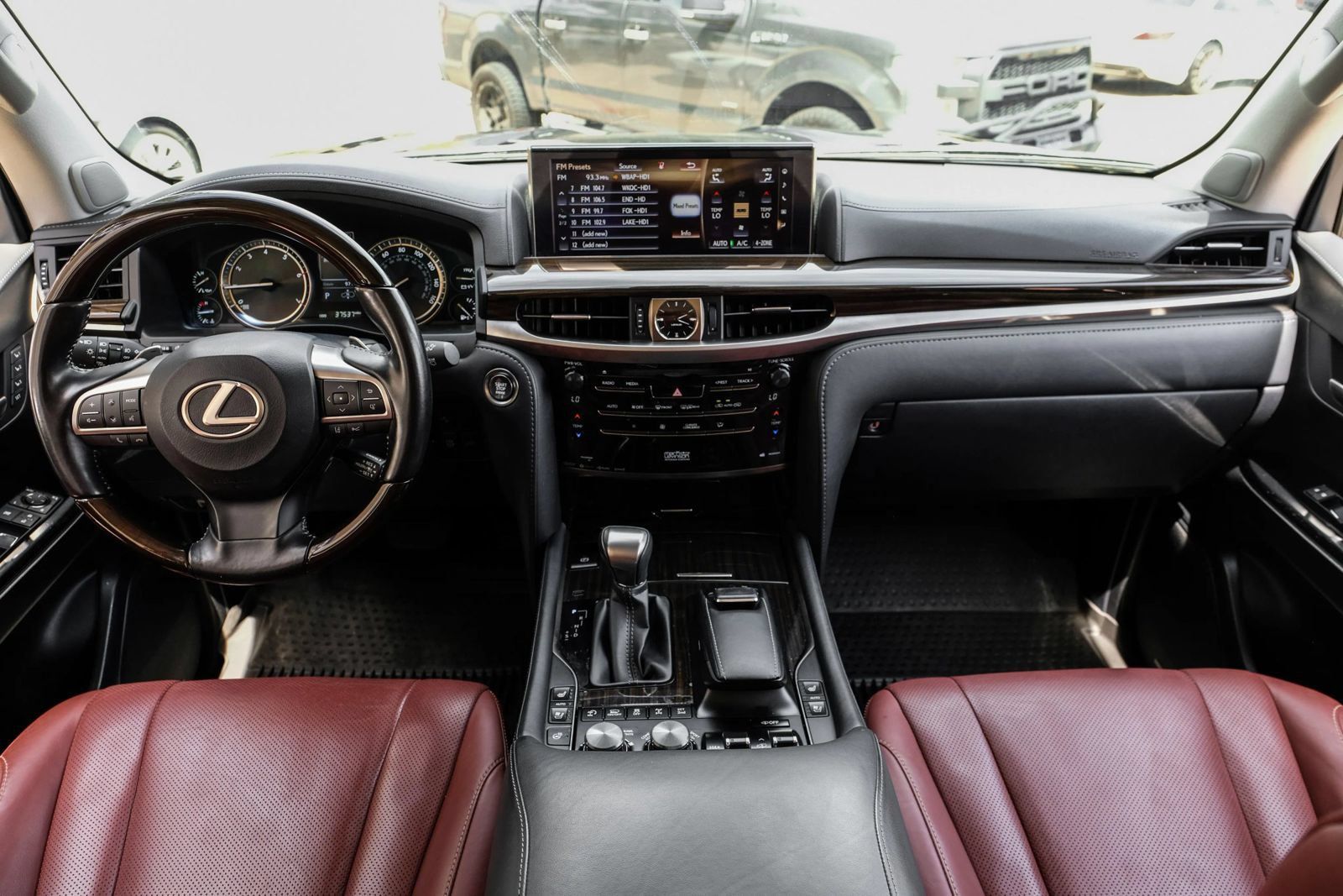 Used 2021 Lexus LX 570 4WD w/ Luxury Package image 13