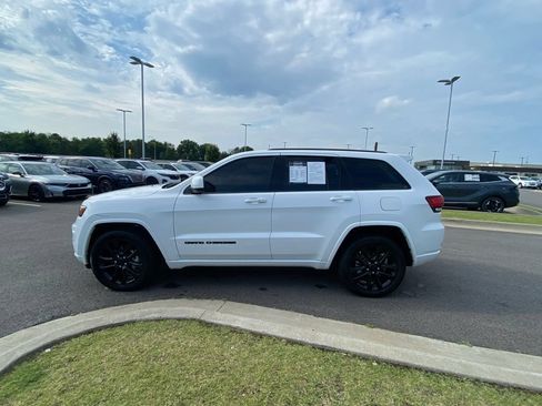 Used 2021 Jeep Grand Cherokee Laredo X AWD/4WD image 4