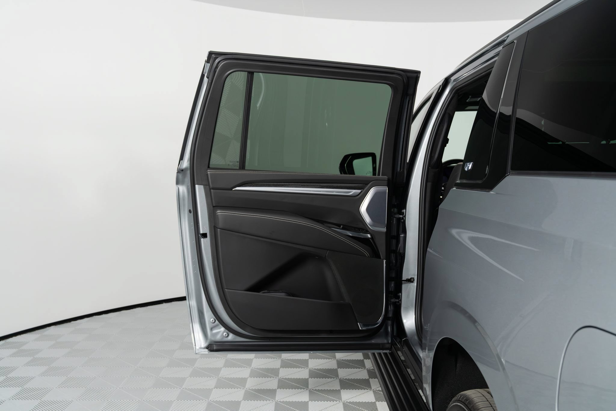 Used 2026 Cadillac Escalade ESV V AWD/4WD image 23