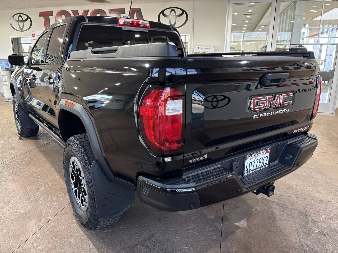 Used 2023 GMC Canyon AT4X w/ Edition 1 AWD/4WD image 8