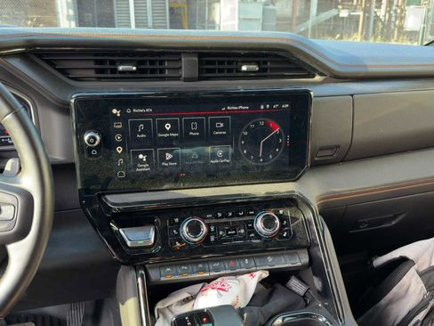 Used 2023 GMC Sierra 1500 AT4 w/ AT4 Preferred Package AWD/4WD image 9