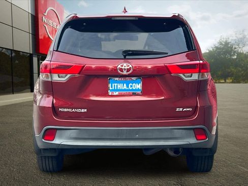 Used 2017 Toyota Highlander SE image 8