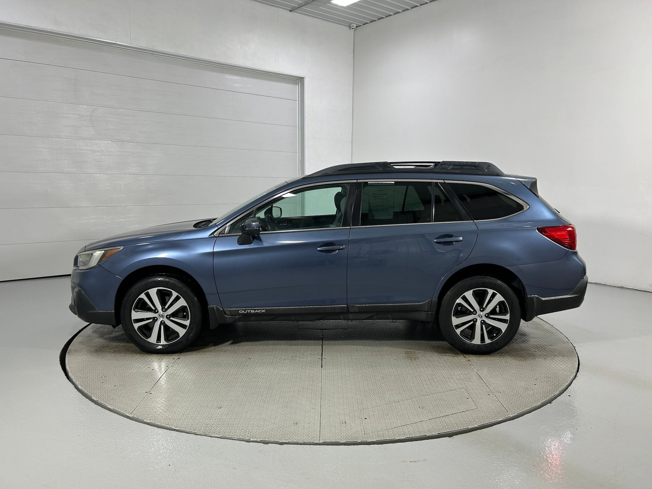 Used 2018 Subaru Outback 3.6R Limited AWD/4WD image 23