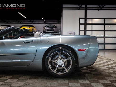 Used 2004 Chevrolet Corvette Convertible w/ Preferred Equipment Group RWD image 15