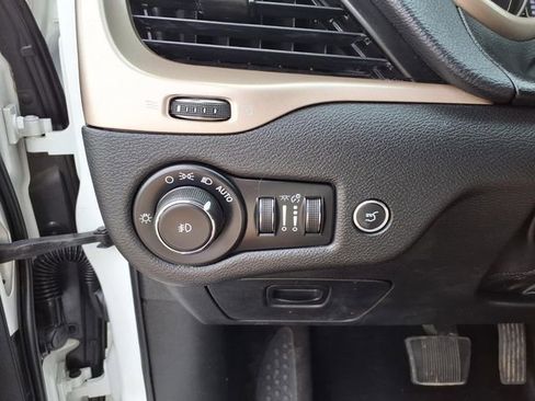 Used 2017 Jeep Cherokee 75th Anniversary image 15